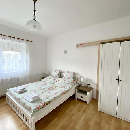 Apartman Marketa Appartement Bystrice  Buitenkant foto
